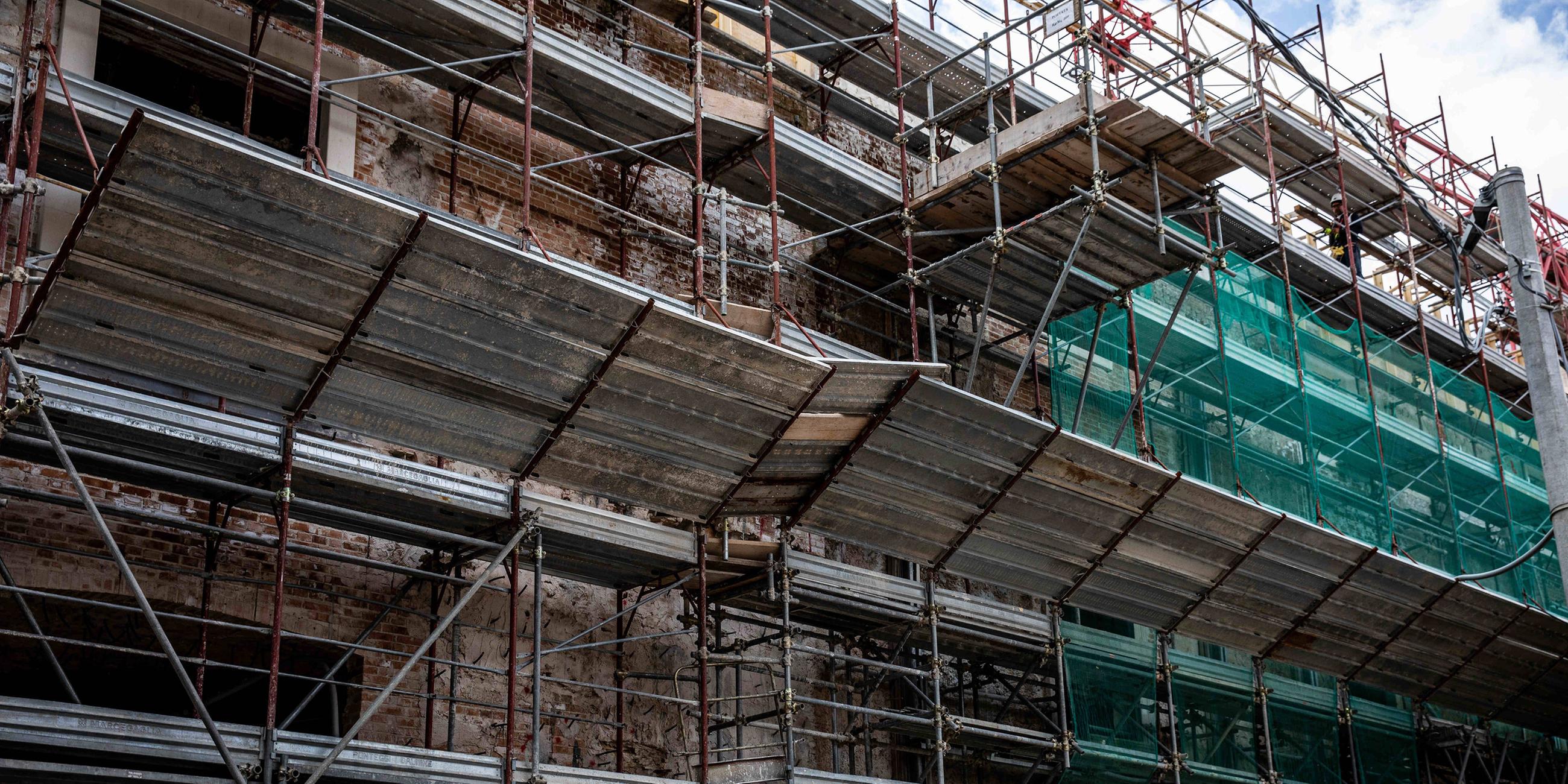 Gebäude in der Innenstadt von L'Aquila am 3. April 2019