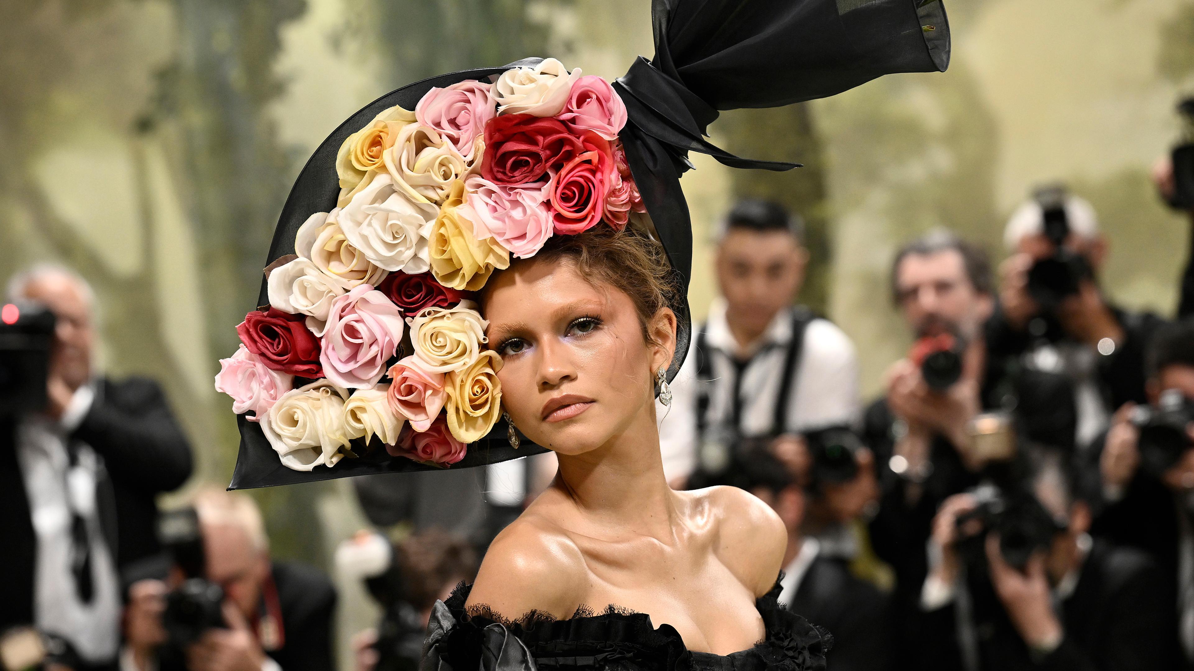 Schauspielerin und Sängerin Zendaya kommt auf dem roten Teppich der Met Gala 2024 an, aufgenommen am 06.05.2024 in New York City