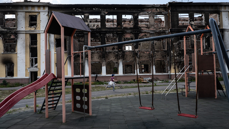 Zerstörte Schule in Charkiw