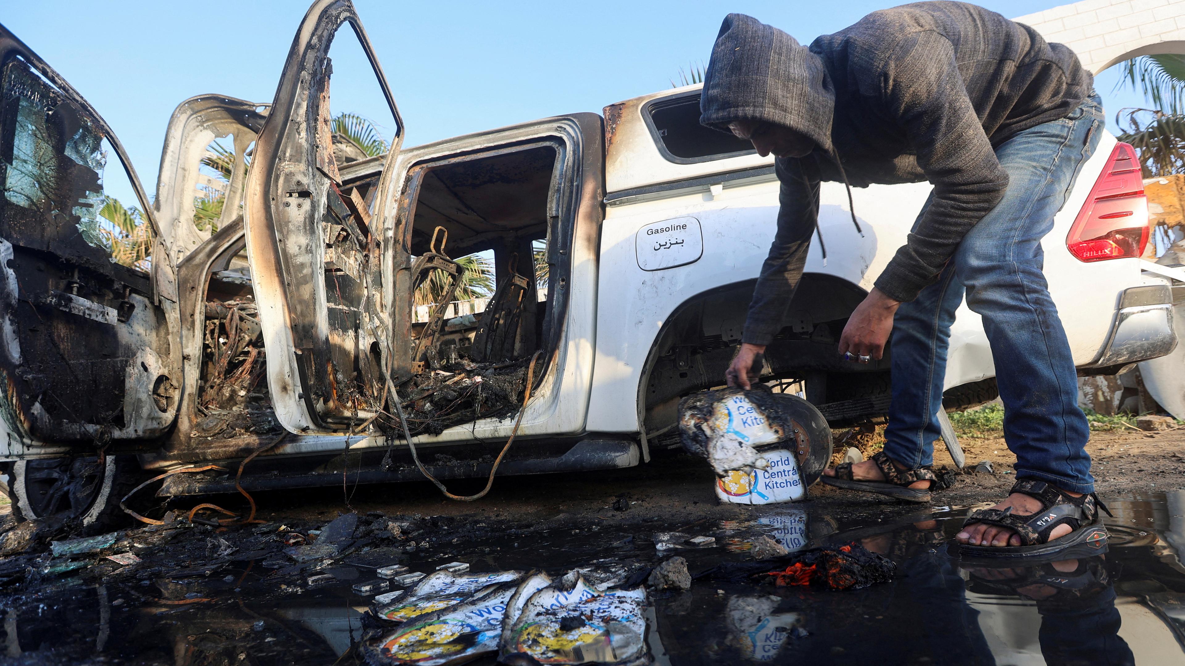 Zerstörter Transporter von World Central Kitchen (WCK) im Gazastreifen