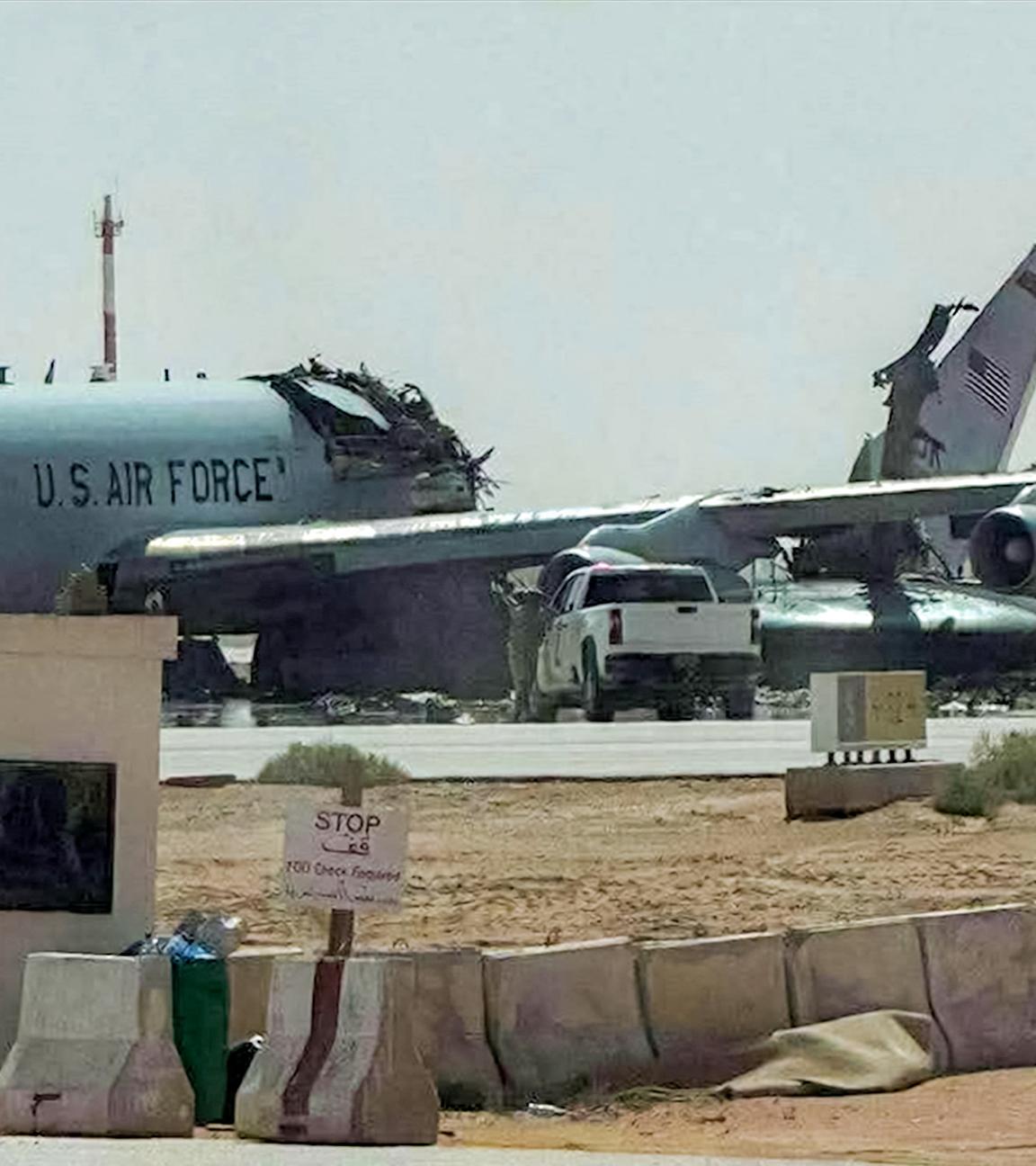 Ein zerstörtes AWACS (Airborne Warning and Control System)-Flugzeug der US-Luftwaffe