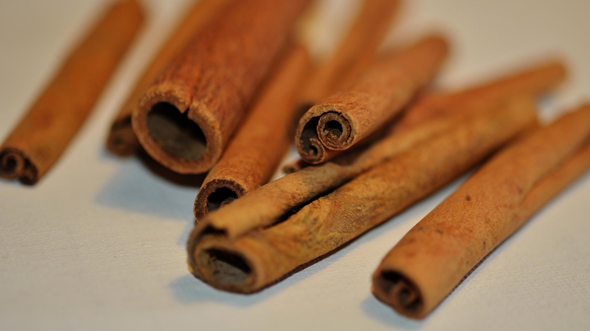 Mehrere Zimtstangen