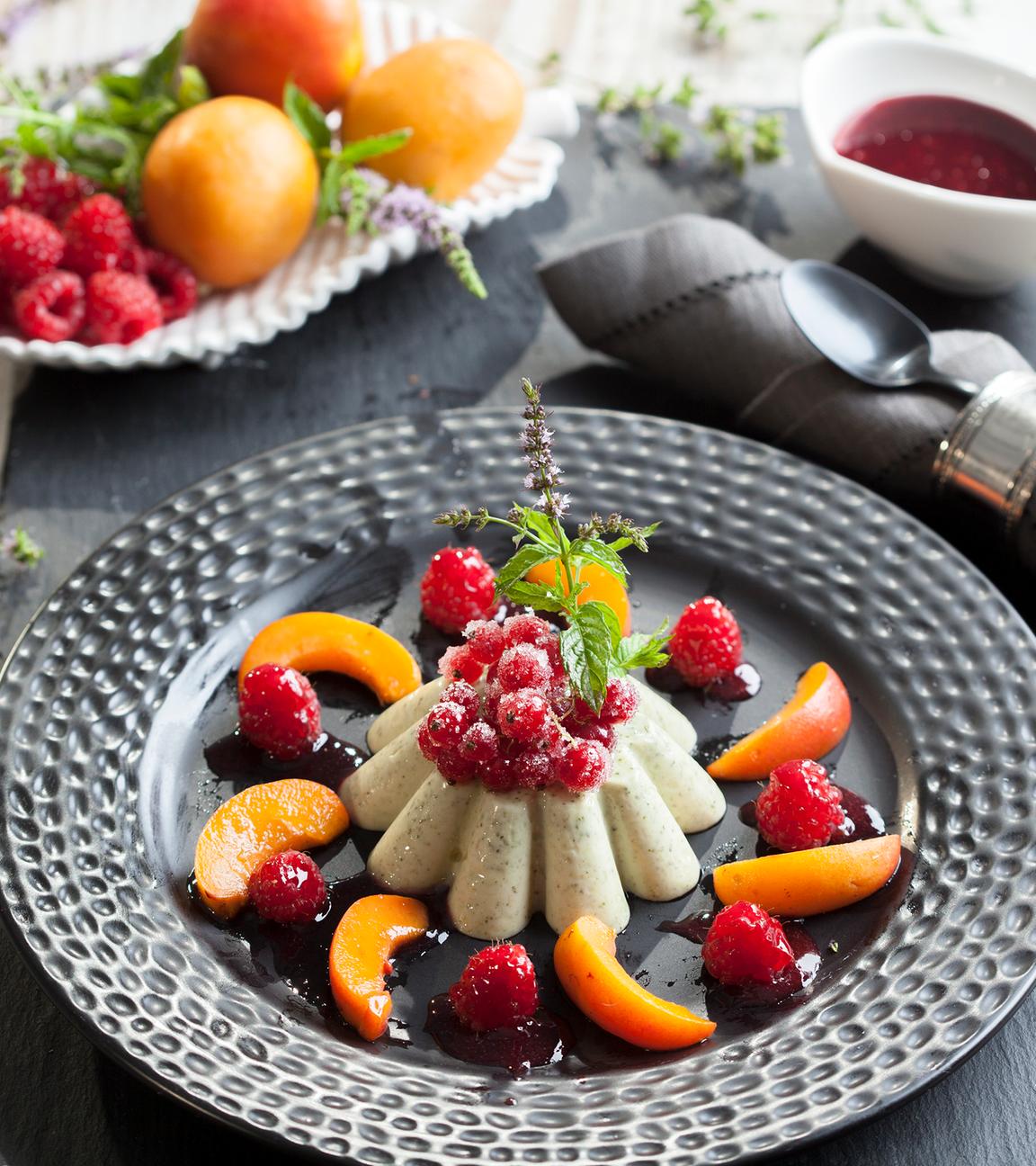 Zitronenthymian-Minze-Panna-cotta