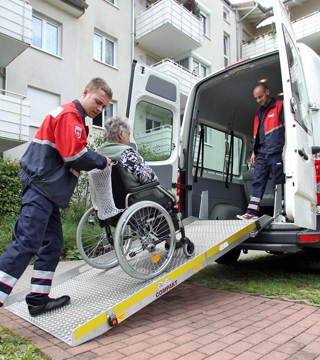 Für den Fall, dass die Wehrpflicht wieder eingeführt wird, trifft die Bundesregierung auch Vorbereitungen zur Wiedereinführung des Zivildienstes.