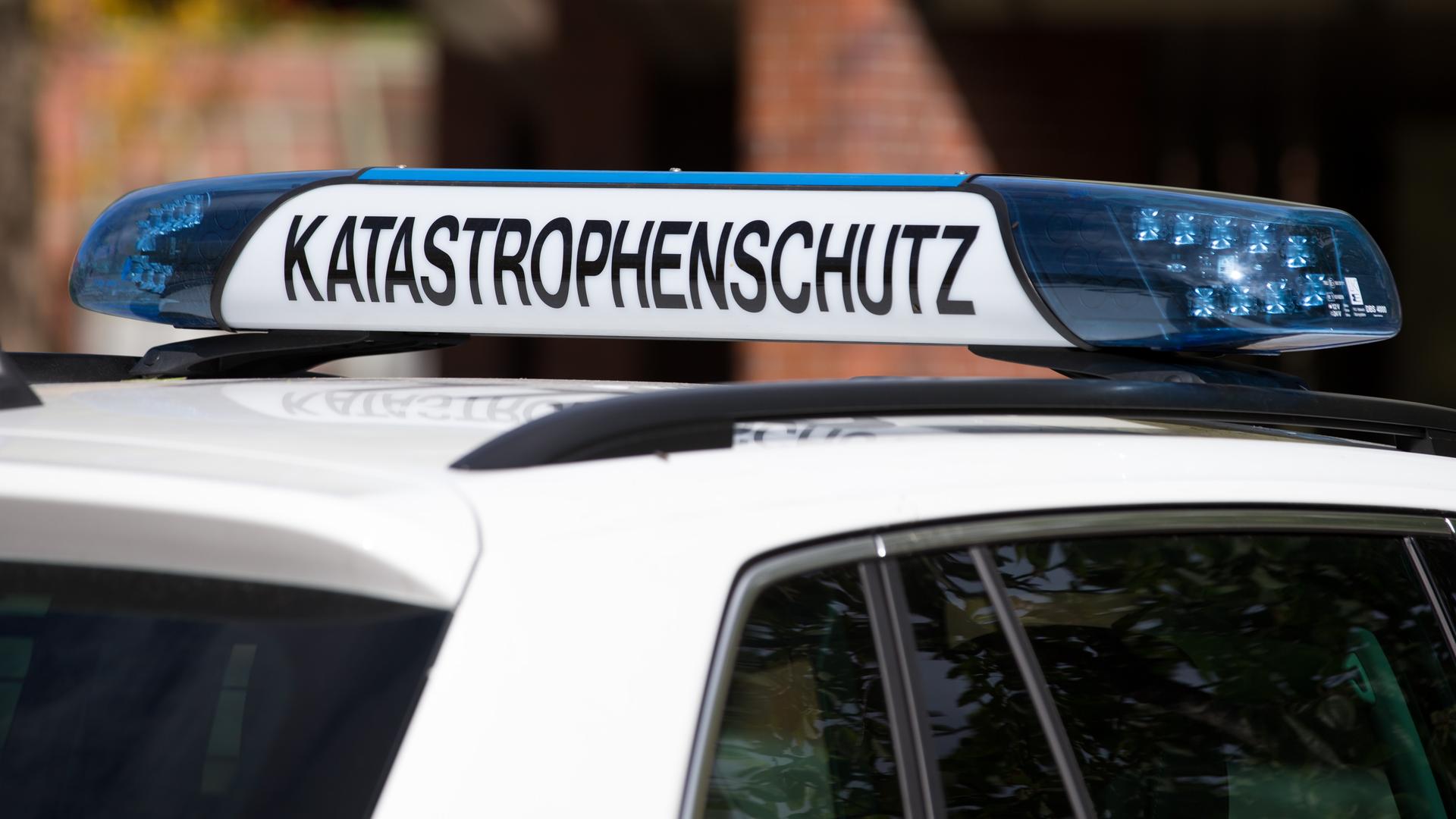Ein Auto des Katastrophenschutzes