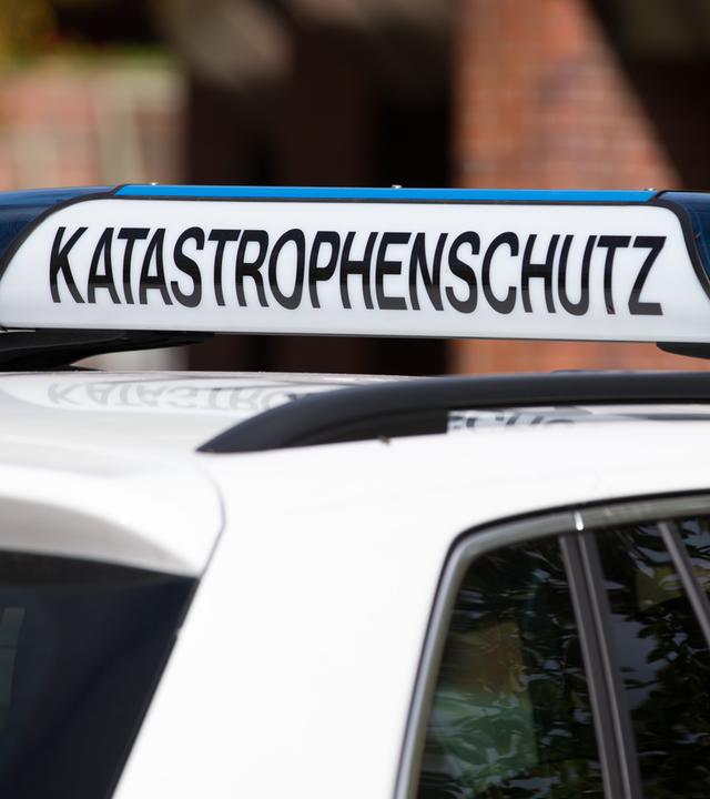 Ein Auto des Katastrophenschutzes