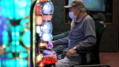 Senioren spielen in einem Casino speziell nur für sie.