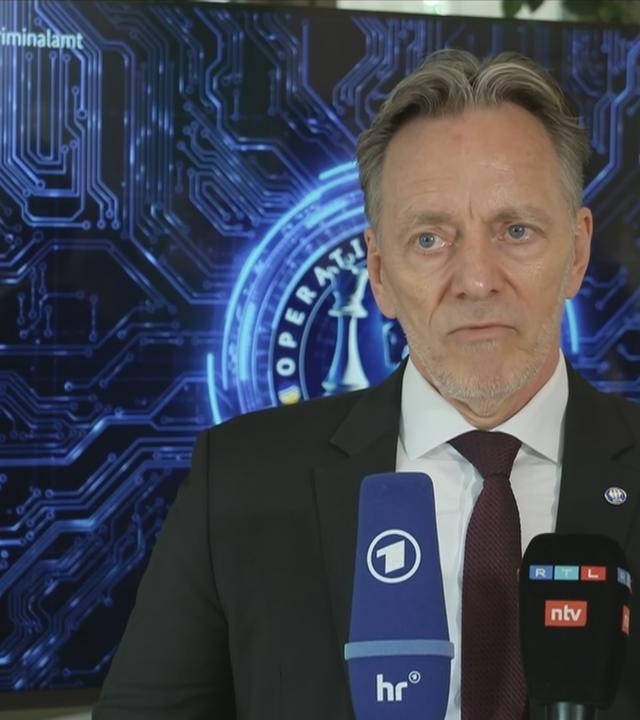 Mann vom BKA spricht auf Cybersicherheitskonferenz