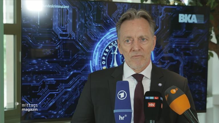 Mann vom BKA spricht auf Cybersicherheitskonferenz