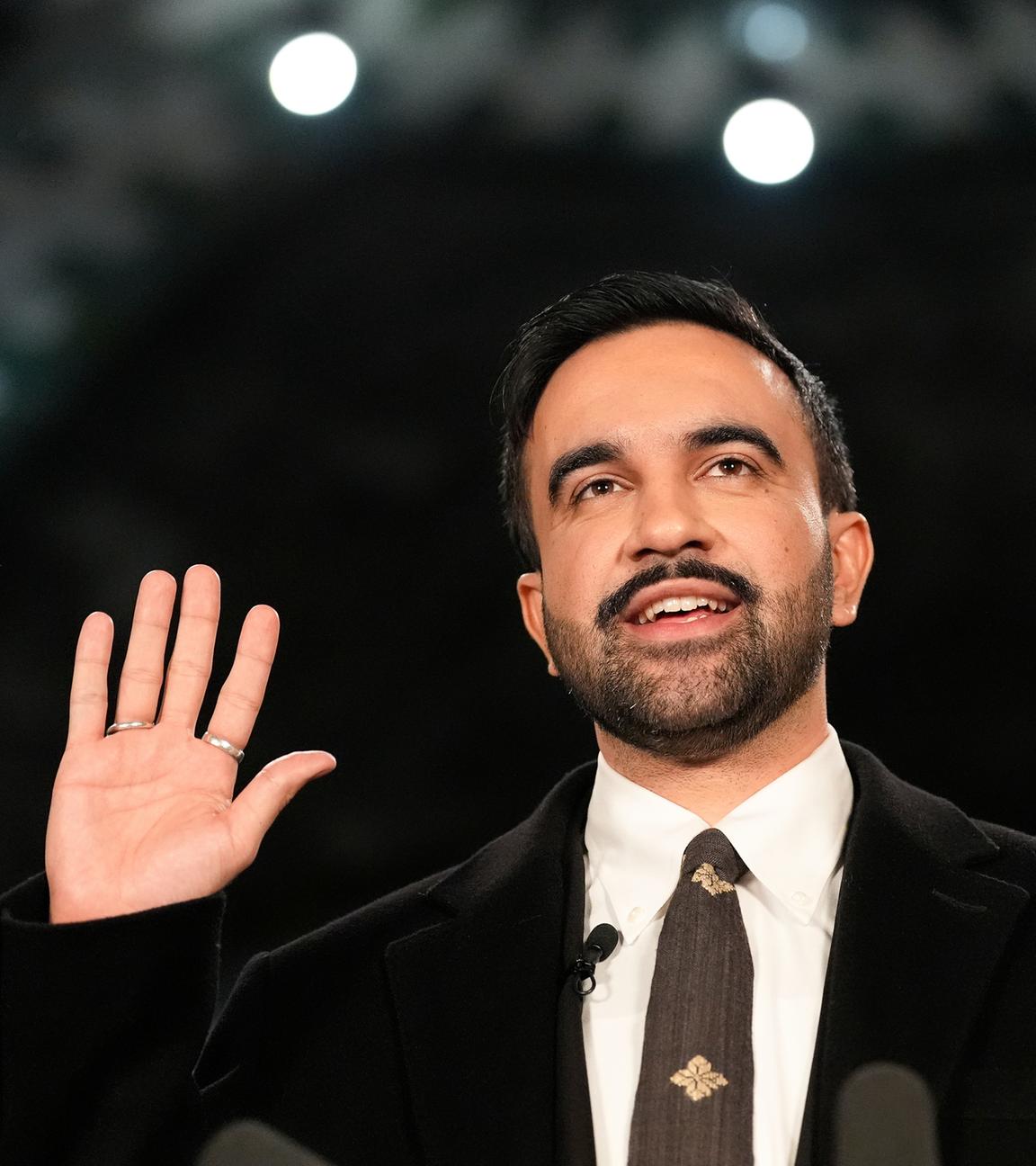 Der gewählte Bürgermeister Zohran Mamdani legt am 01.01.2026, in New York während einer Vereidigungszeremonie in der U-Bahn-Station Old City Hall seinen Amtseid ab. 