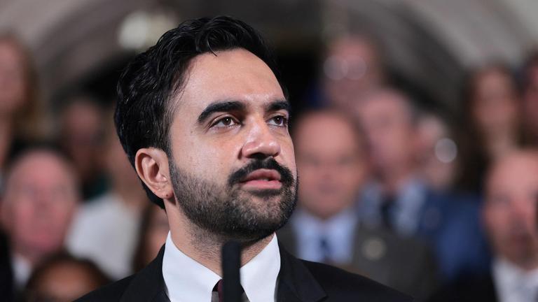 Zohran Mamdani spricht in New York