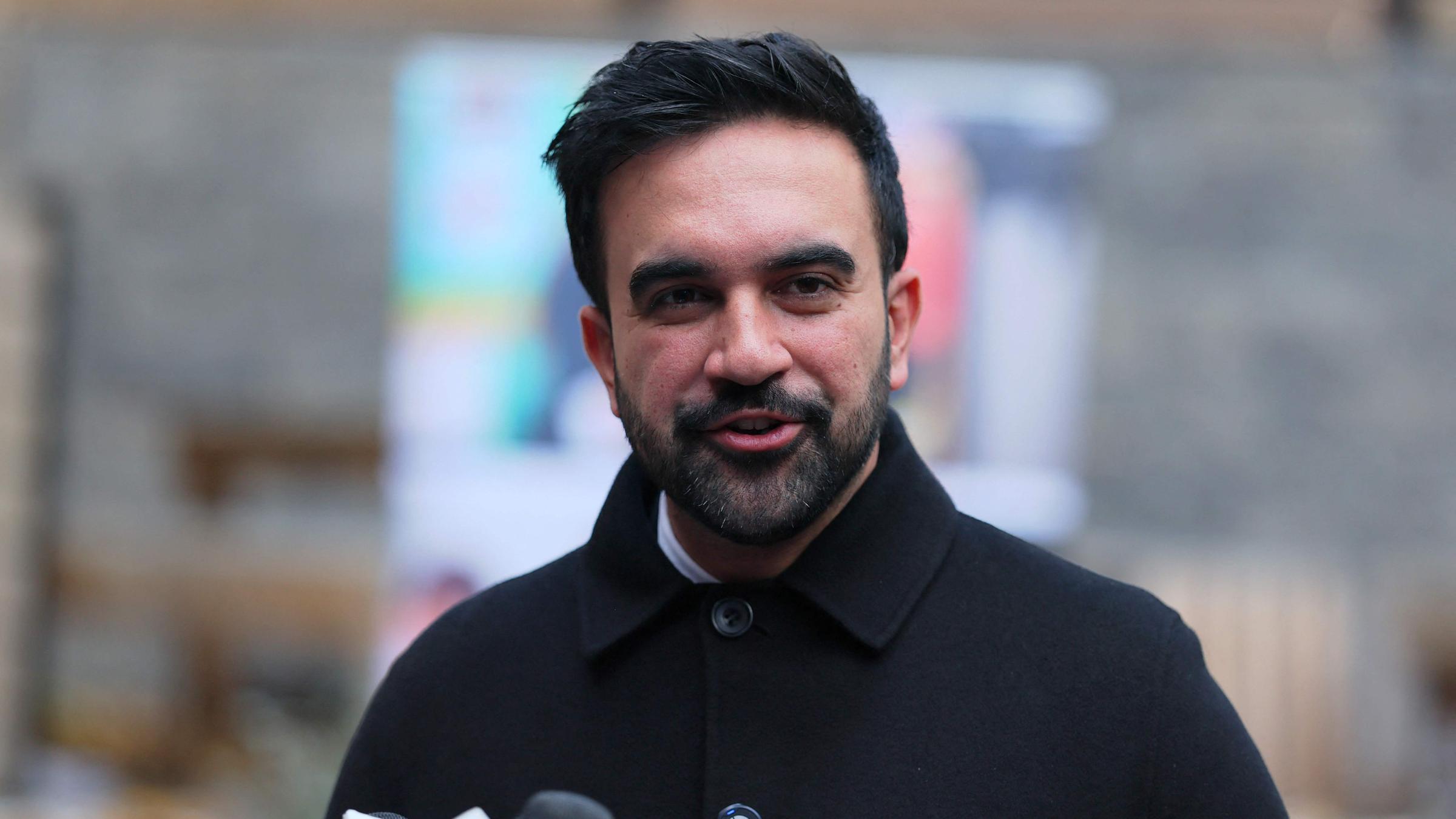 Der designierte Bürgermeister von New York City, Zohran Mamdani, besucht eine Lebensmittelbank und ein Gemeindezentrum in der Bronx.