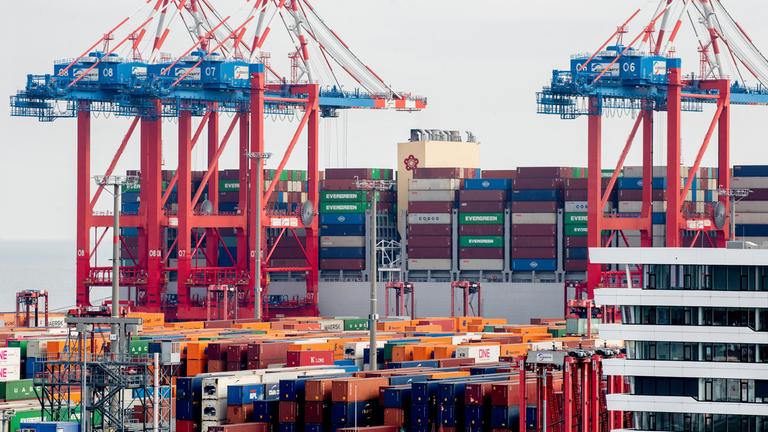 Zollstreit um Waren aus dem Ausland - Symbolbild Hafen