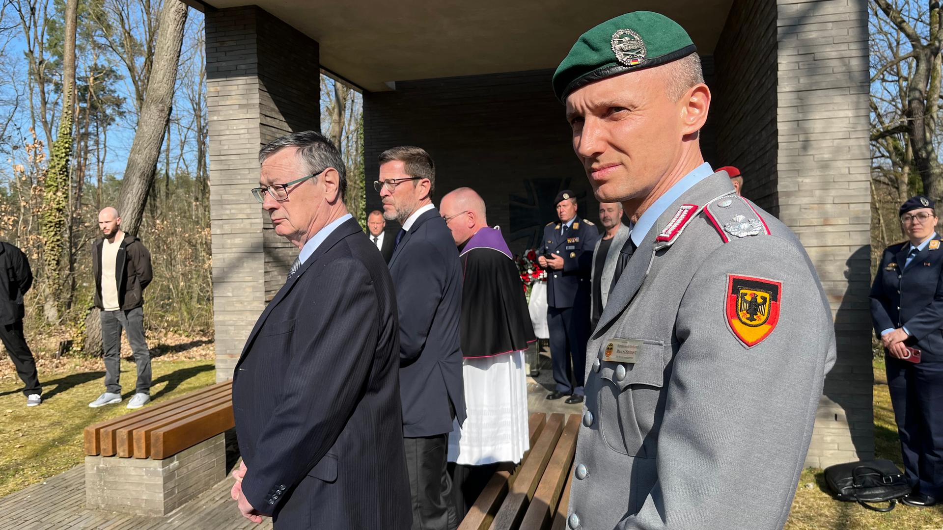 Zu Guttenberg, der Dekan, der ehemalige Wehrbeauftragte Königshaus 