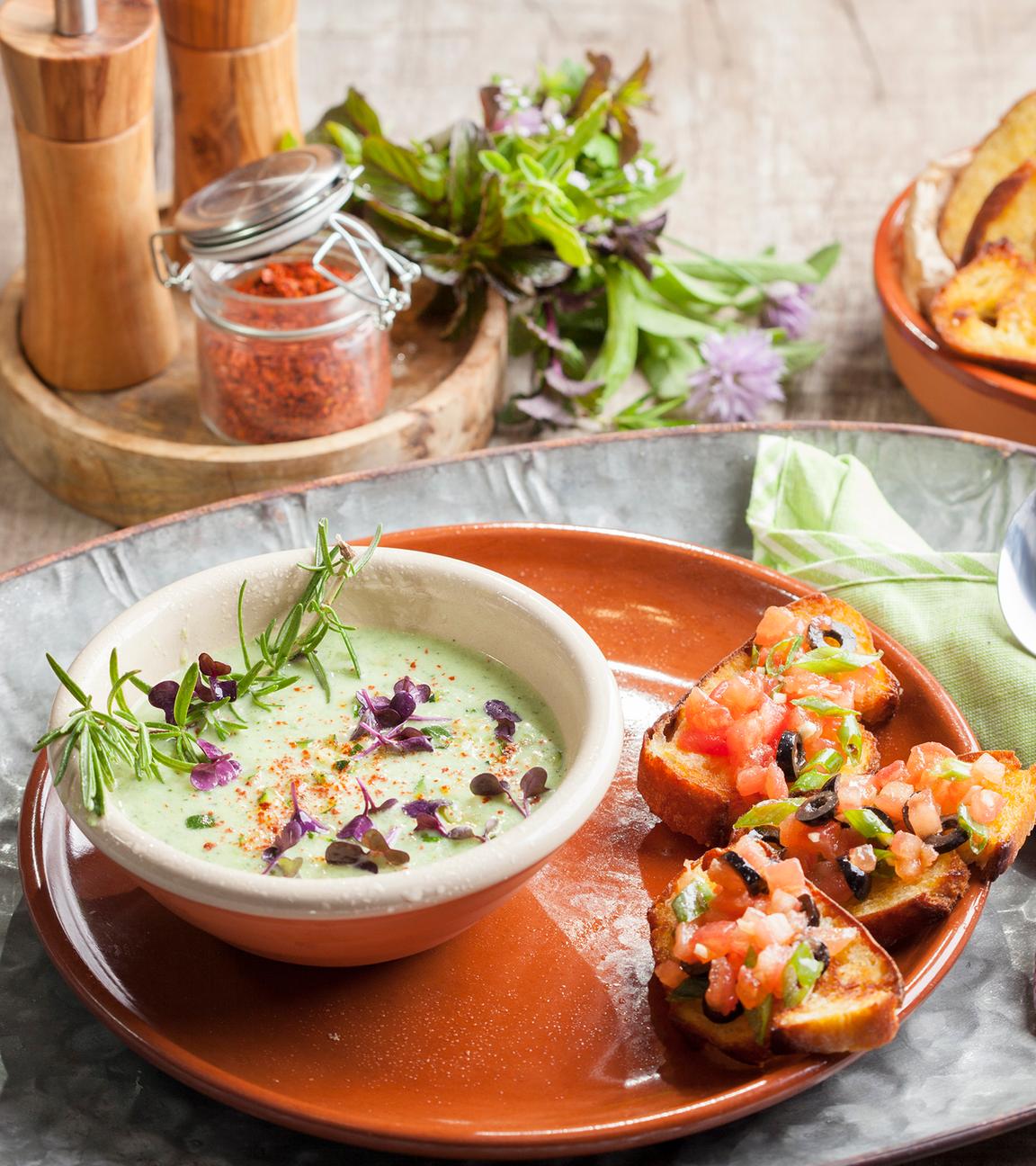 Zucchini-Avocadosuppe 