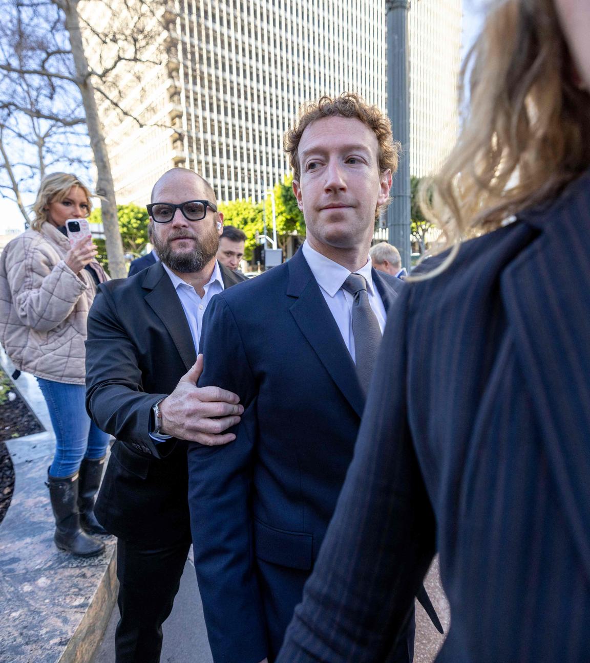 Meta-CEO Mark Zuckerberg trifft am 18. Februar 2026 in Los Angeles, Kalifornien, am Obersten Gerichtshof von Los Angeles im Gerichtsgebäude der Vereinigten Staaten ein.