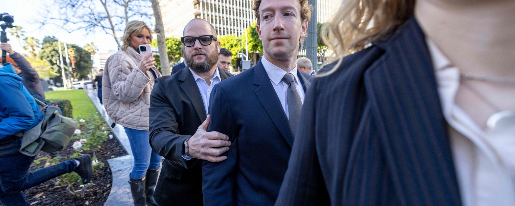 Meta-CEO Mark Zuckerberg trifft am 18. Februar 2026 in Los Angeles, Kalifornien, am Obersten Gerichtshof von Los Angeles im Gerichtsgebäude der Vereinigten Staaten ein.