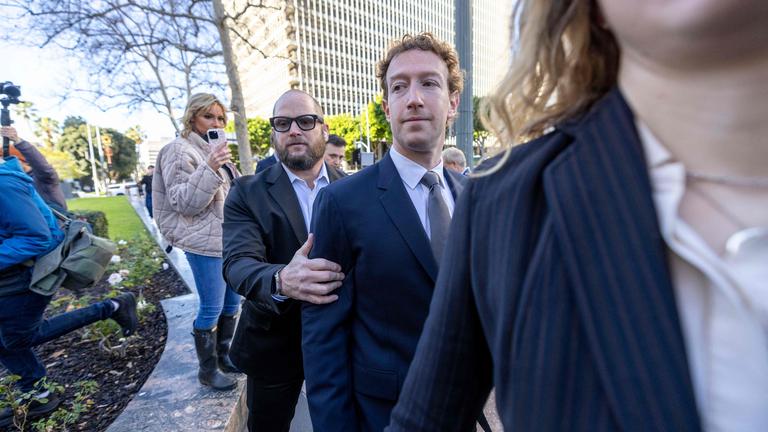 Meta-CEO Mark Zuckerberg trifft am 18. Februar 2026 in Los Angeles, Kalifornien, am Obersten Gerichtshof von Los Angeles im Gerichtsgebäude der Vereinigten Staaten ein.