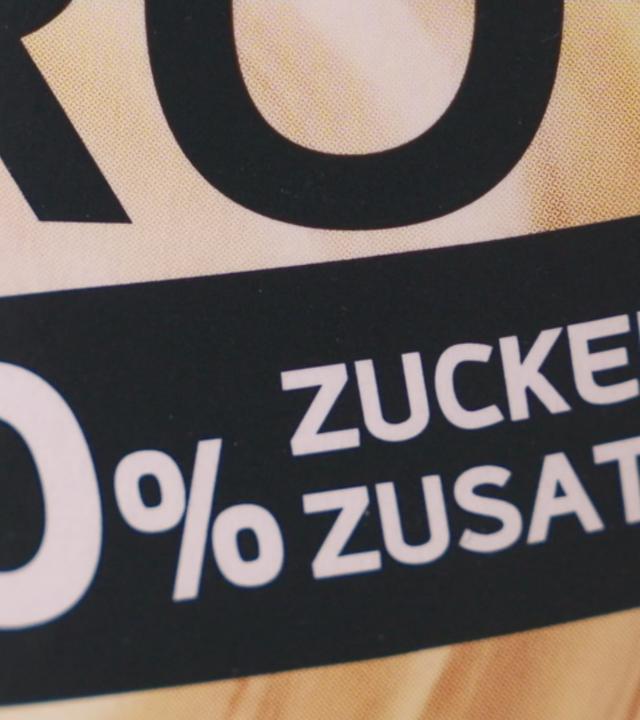 Eine Verpackung, wo steht: 0% Zuckerzusatz