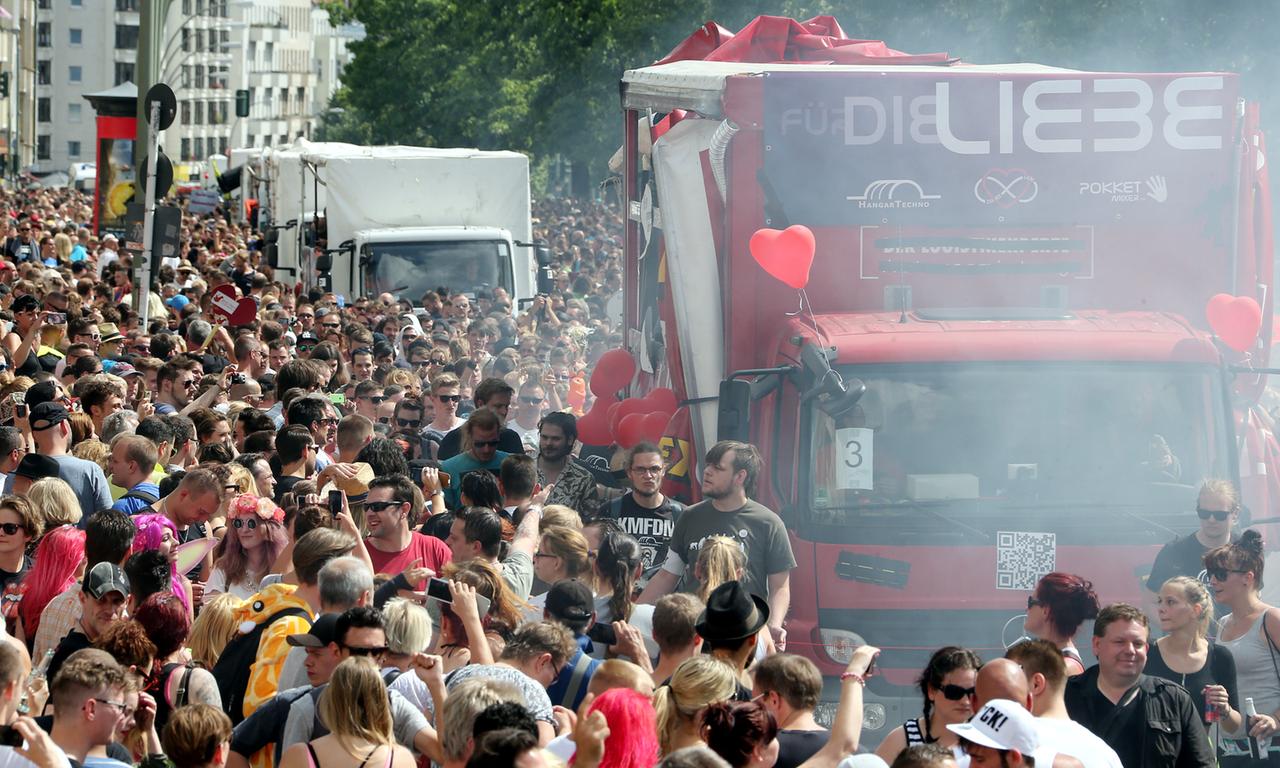 Archiv: "Zug der Liebe" in Berlin