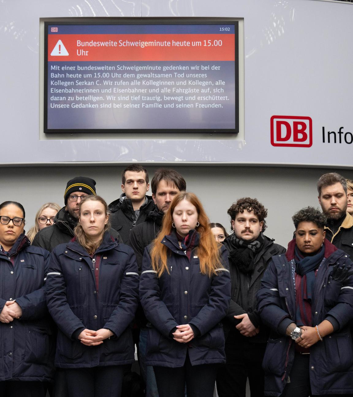 Nach dem Angriff auf einen Zugbegleiter bei einer Ticketkontrolle in der Nähe des Bahnhofs Landstuhl ist der Mann nach Angaben der Deutschen Bahn an seinen Verletzungen gestorben.