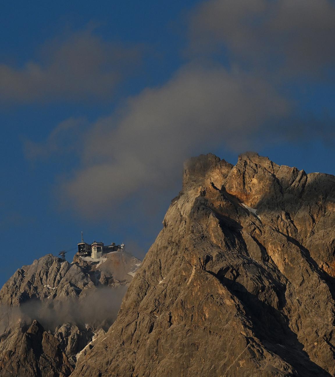 Der Gipfel der Zugspitze von Tiroler Seite aus gesehen.