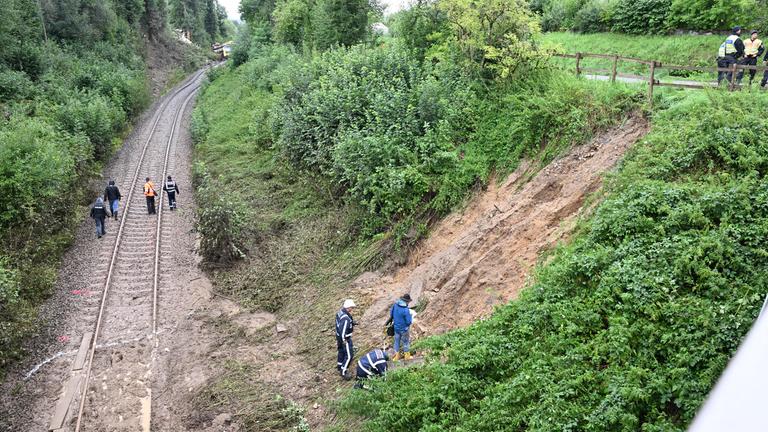 Baden-Württemberg, Riedlingen: Die Unfallstelle eines Zugunglücks bei dem ein Regionalzug entgleist ist