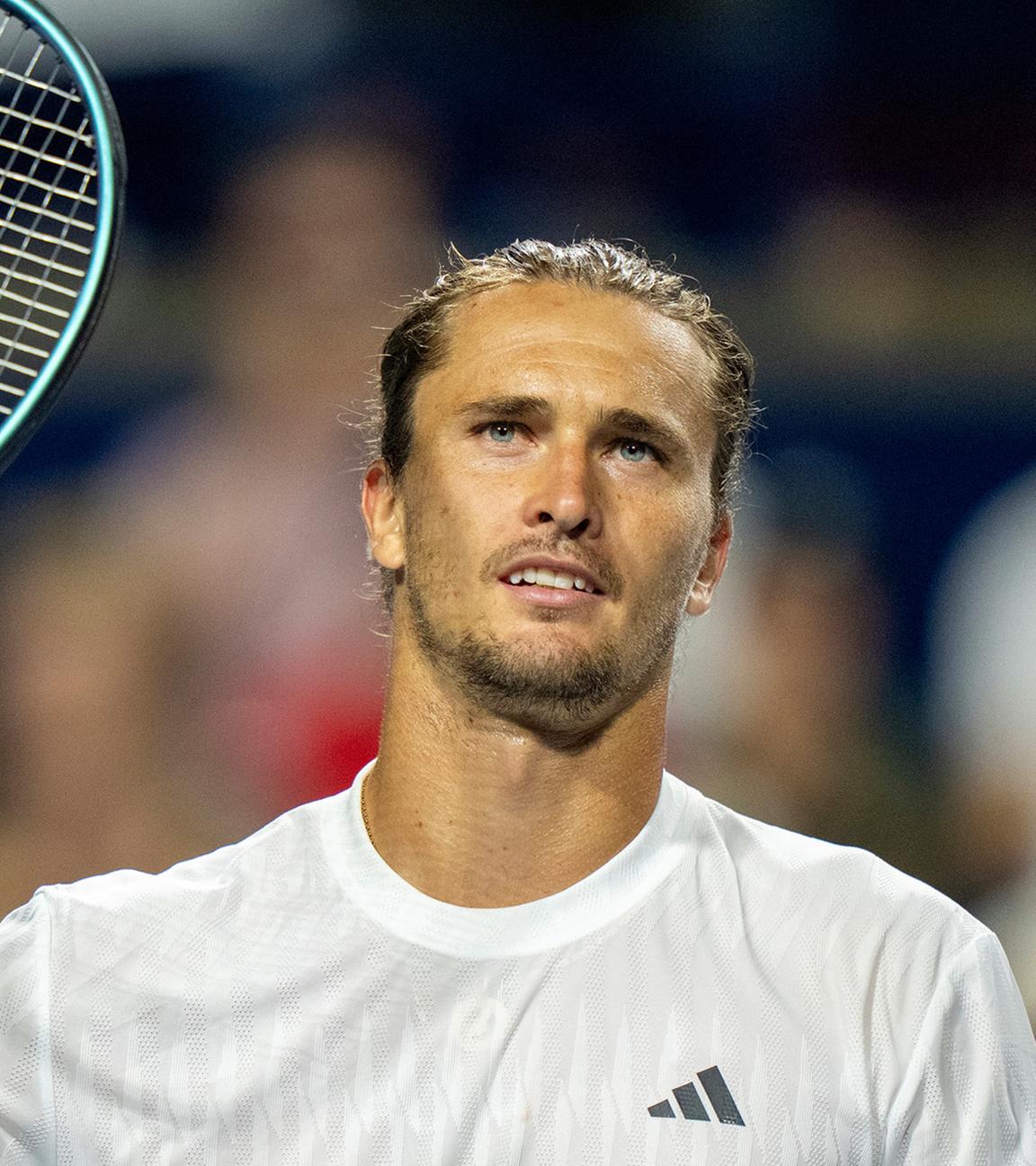 Alexander Zverev aus Deutschland grüßt die Zuschauer nach seinem Sieg gegen Matteo Arnaldi aus Italien beim Herren-Match der National Bank Open in Toronto am 31. Juli 2025.