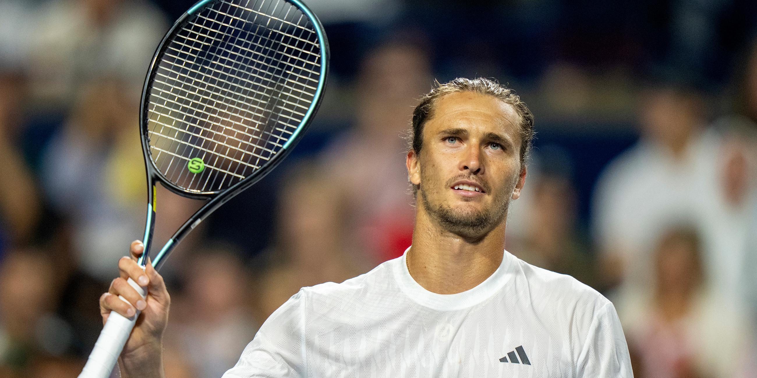Alexander Zverev aus Deutschland grüßt die Zuschauer nach seinem Sieg gegen Matteo Arnaldi aus Italien beim Herren-Match der National Bank Open in Toronto am 31. Juli 2025.