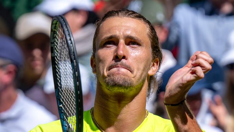 ATP-Tour in Halle/Westfalen, Viertelfinale: Alexander Zverev jubelt nach seinem Sieg.