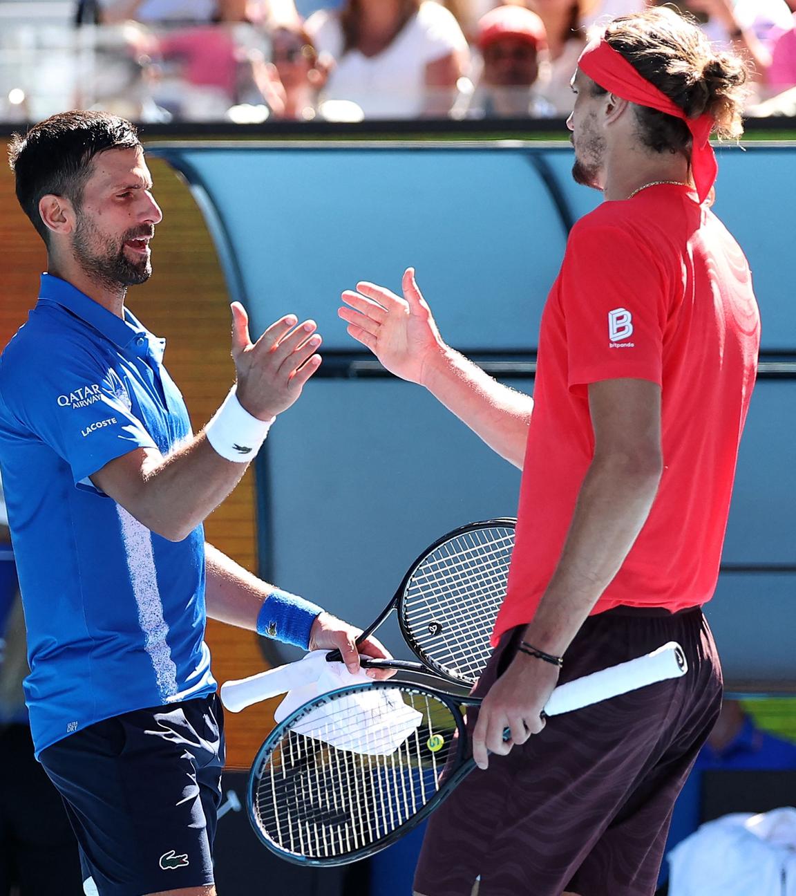 Alexander Zverev und Novak Djokovic geben sich die Hand nach dem Spiel bei den US-Open