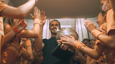 Alexander Zverev mit Pokal
