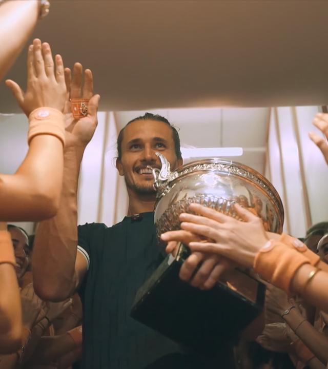 Alexander Zverev mit Pokal