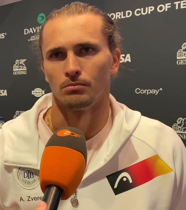 Tennisspieler Alexander Zverev im Interview nach seinem ersten Davis-Cup-Match