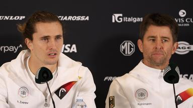 Das deutsche Davis-Cup-Team mit Alexander Zverev und Kapitän Michael Kohlmann beim Davis-Cup-Finale 2025 in Bologna, Italien, am 18. November 2025.
