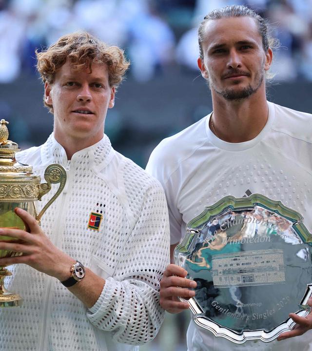 Jannik Sinner (l.) und Alexander Zverev