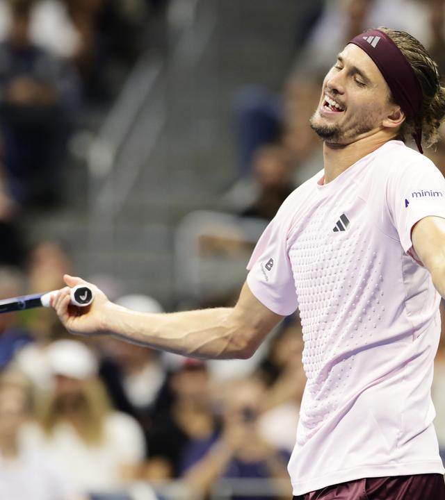 Alexander Zverev reagiert bei den US Open Tennis