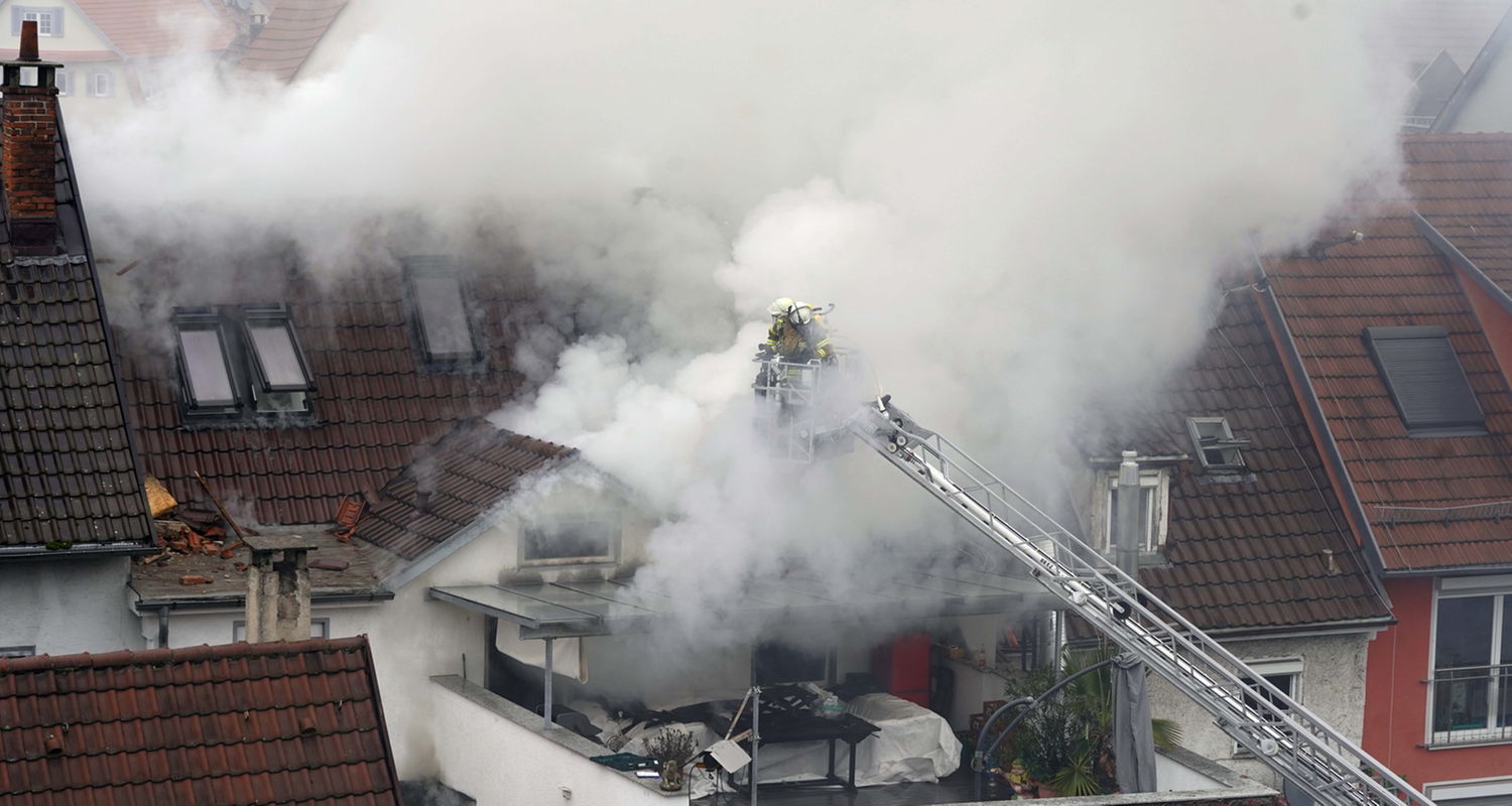 Feuerwehr bei Löscharbeiten 