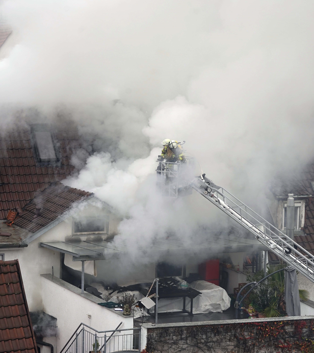 Feuerwehr bei Löscharbeiten 