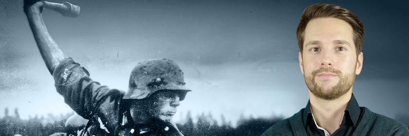 Deutscher Wehrmachtssoldat wirft eine Handgranate - daneben steht Mirko Drotschmann