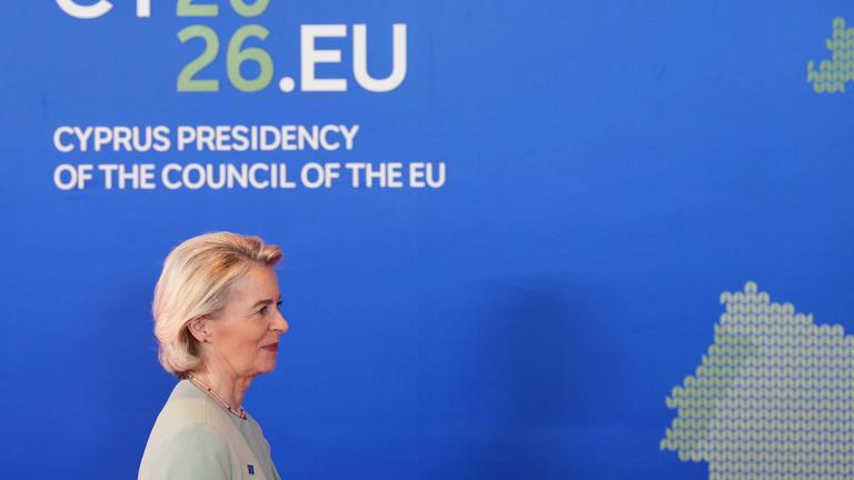 EU-Kommissionspräsidentin Ursula von der Leyen trifft am Freitag, den 24. April 2026, zum EU-Gipfel in Nikosia, Zypern, ein. 