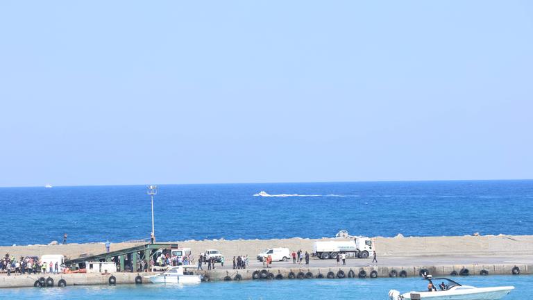 Nach einem Fährunglück vor der nordzyprischen Hafenstadt Kyrenia ist ein Rettungsboot im Einsatz.